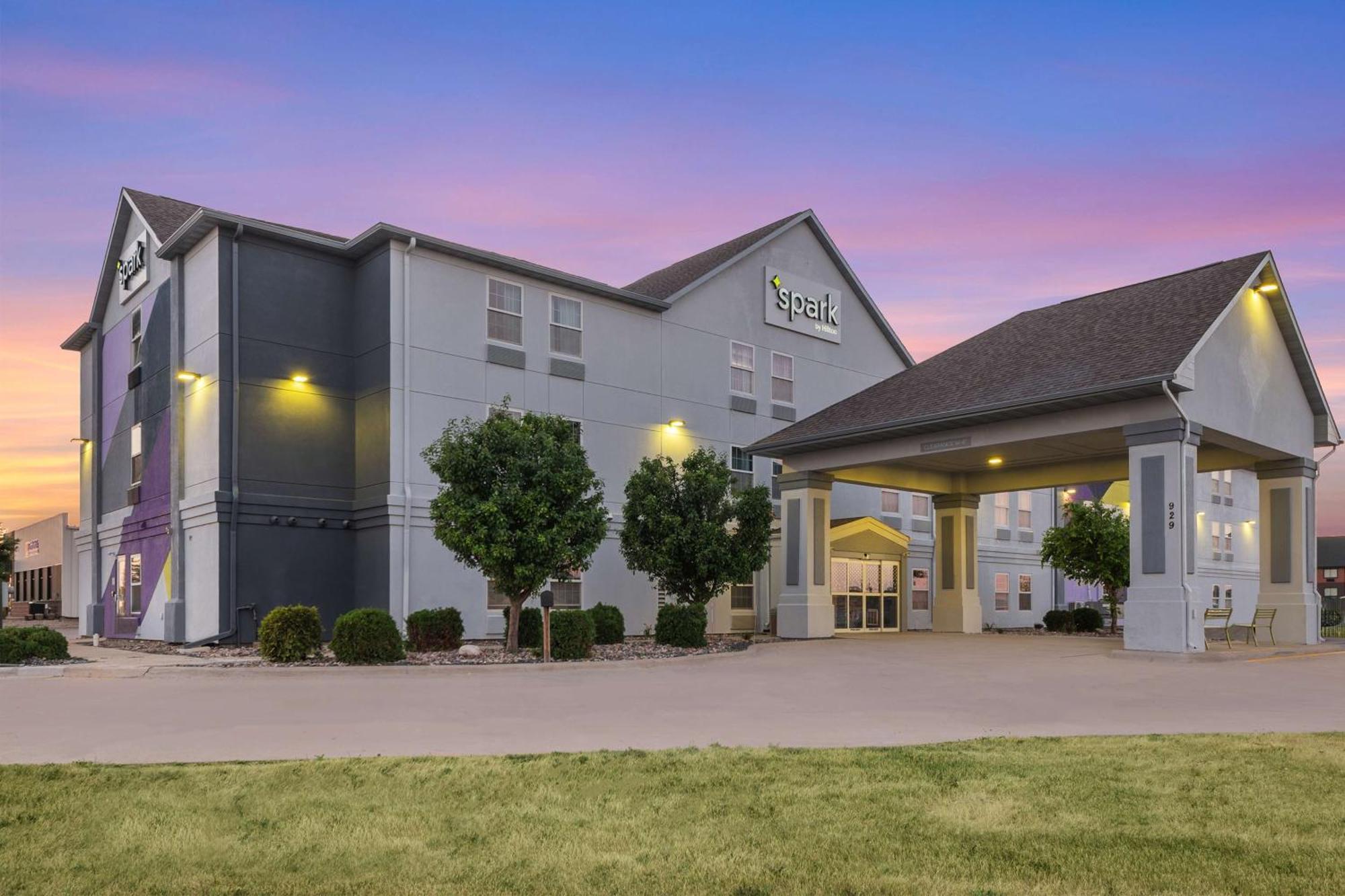 Spark By Hilton Minot Buitenkant foto